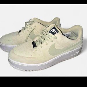 Women’s Nike Air Force 1 07’ size 9